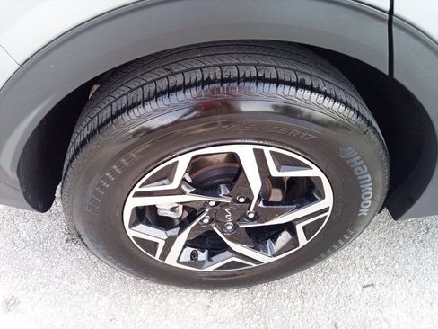 Used 2025 Kia Sportage LX image 11