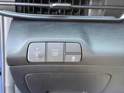 Used 2025 Hyundai Elantra SEL FWD image 24