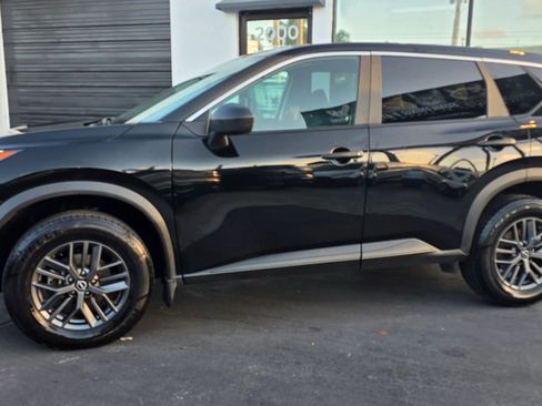 Used 2023 Nissan Rogue S image 3