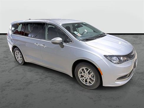 Used 2023 Chrysler Voyager LX FWD image 5