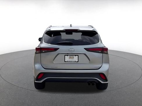 Used 2025 Toyota Highlander XSE AWD/4WD image 12