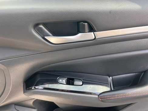 Used 2024 Nissan Altima 2.5 SR image 30