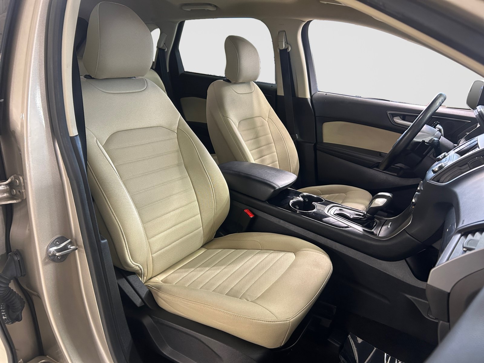 Used 2018 Ford Edge SE FWD image 16