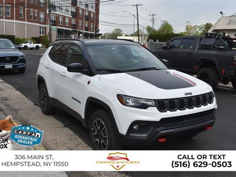 Used 2025 Jeep Compass Trailhawk AWD/4WD image 4