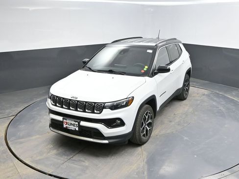 Used 2025 Jeep Compass Limited image 13