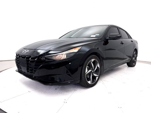 Used 2023 Hyundai Elantra SEL w/ Convenience Package FWD image 13