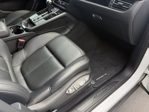 Certified 2023 Porsche Macan AWD/4WD image 19