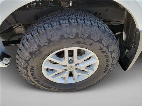 Used 2021 Nissan Frontier SV RWD image 9