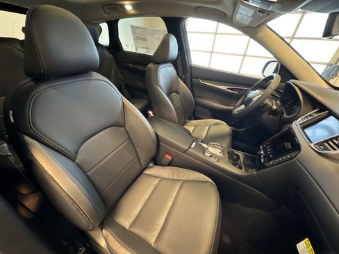 New 2025 INFINITI QX50 Luxe image 24