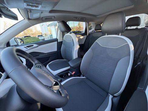 New 2026 Volkswagen Taos SE image 11