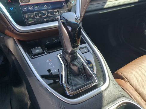 Used 2022 Subaru Outback Touring XT w/ Tech Package 3 AWD/4WD image 28