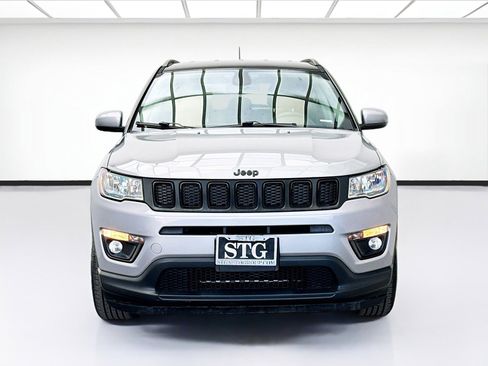 Used 2019 Jeep Compass Latitude FWD image 2