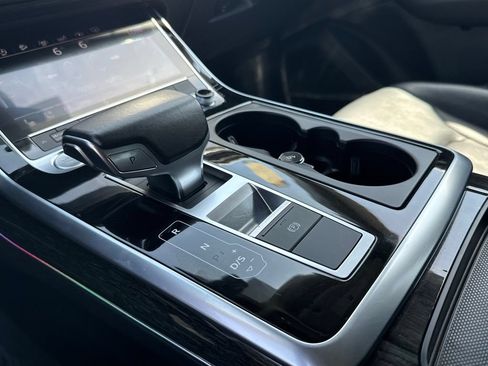 Used 2019 Audi Q8 Premium Plus w/ Premium Plus AWD/4WD image 32