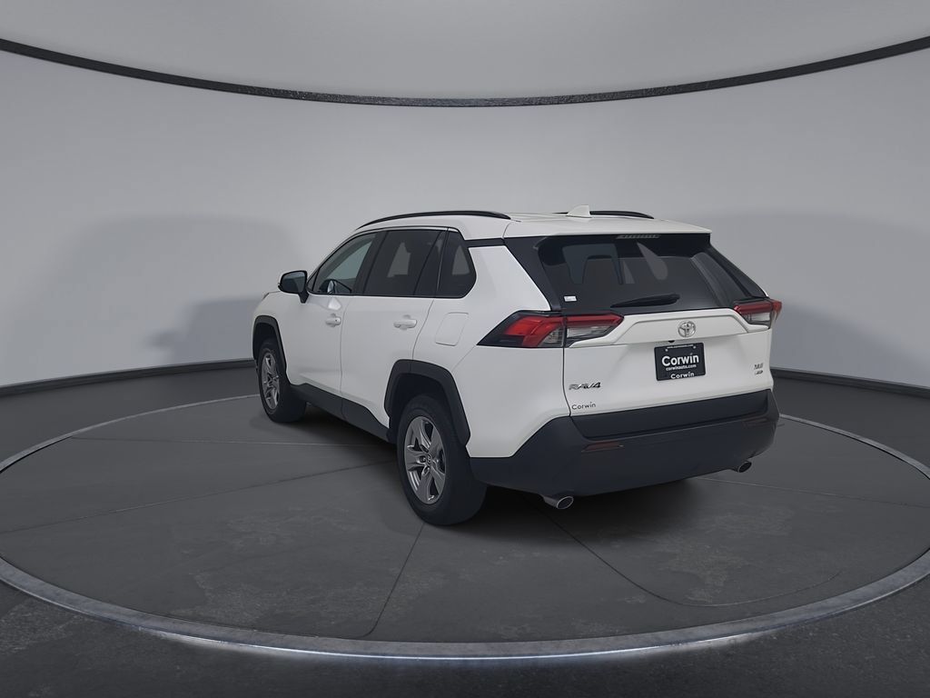 Used 2025 Toyota RAV4 XLE AWD/4WD image 12