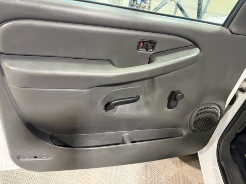 Used 2004 GMC Sierra 3500 W/T w/ Heavy-Duty Power Package image 22