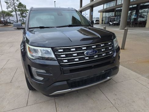 Used 2017 Ford Explorer Limited w/ Equipment Group 301A AWD/4WD image 2
