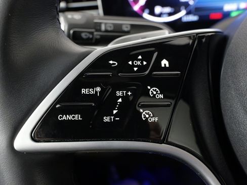 Used 2025 Mercedes-Benz GLE 450e 4MATIC w/ Winter Package image 44