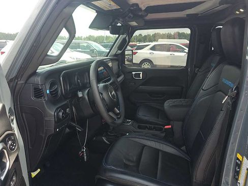 Used 2024 Jeep Wrangler Unlimited Rubicon 4xe AWD/4WD image 9