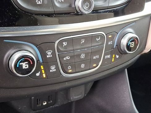 Used 2024 Chevrolet Traverse LT image 16