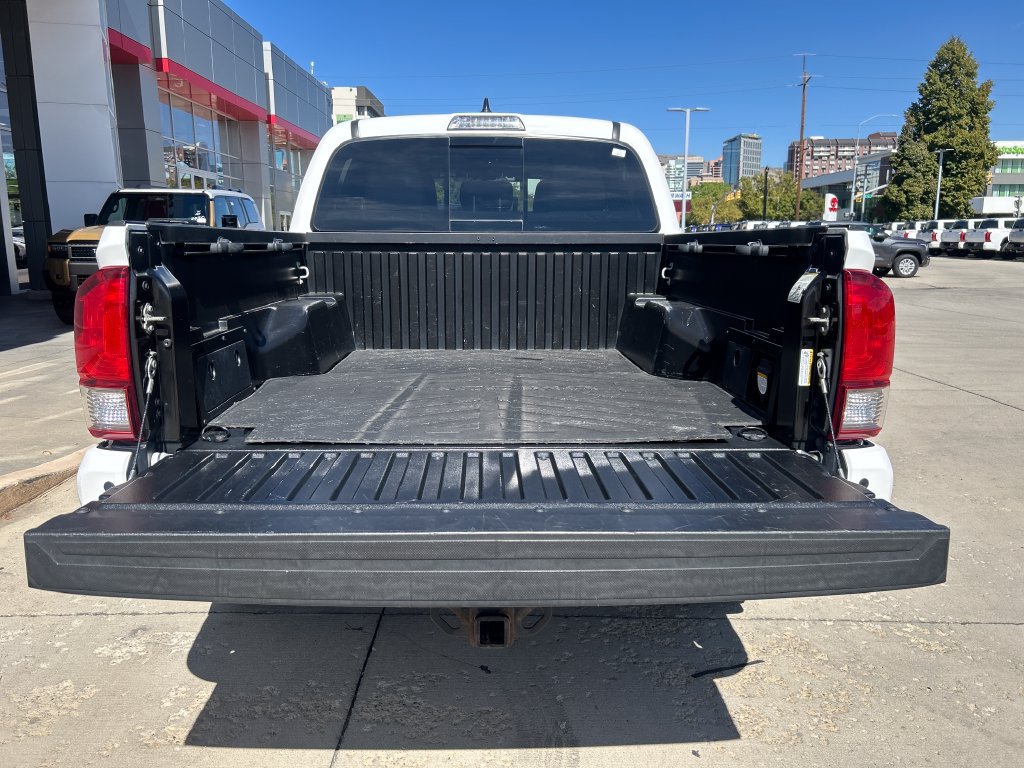 Certified 2017 Toyota Tacoma TRD Off-Road w/ Premium & Technology Package AWD/4WD image 15