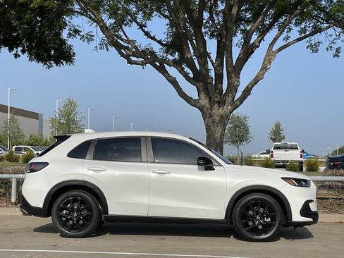 Used 2024 Honda HR-V Sport image 3