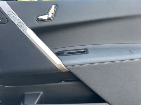 Used 2025 BMW iX xDrive50 w/ Sport Package image 22