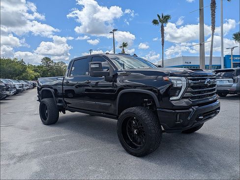 Used 2024 Chevrolet Silverado 2500 High Country w/ Midnight Edition AWD/4WD image 2