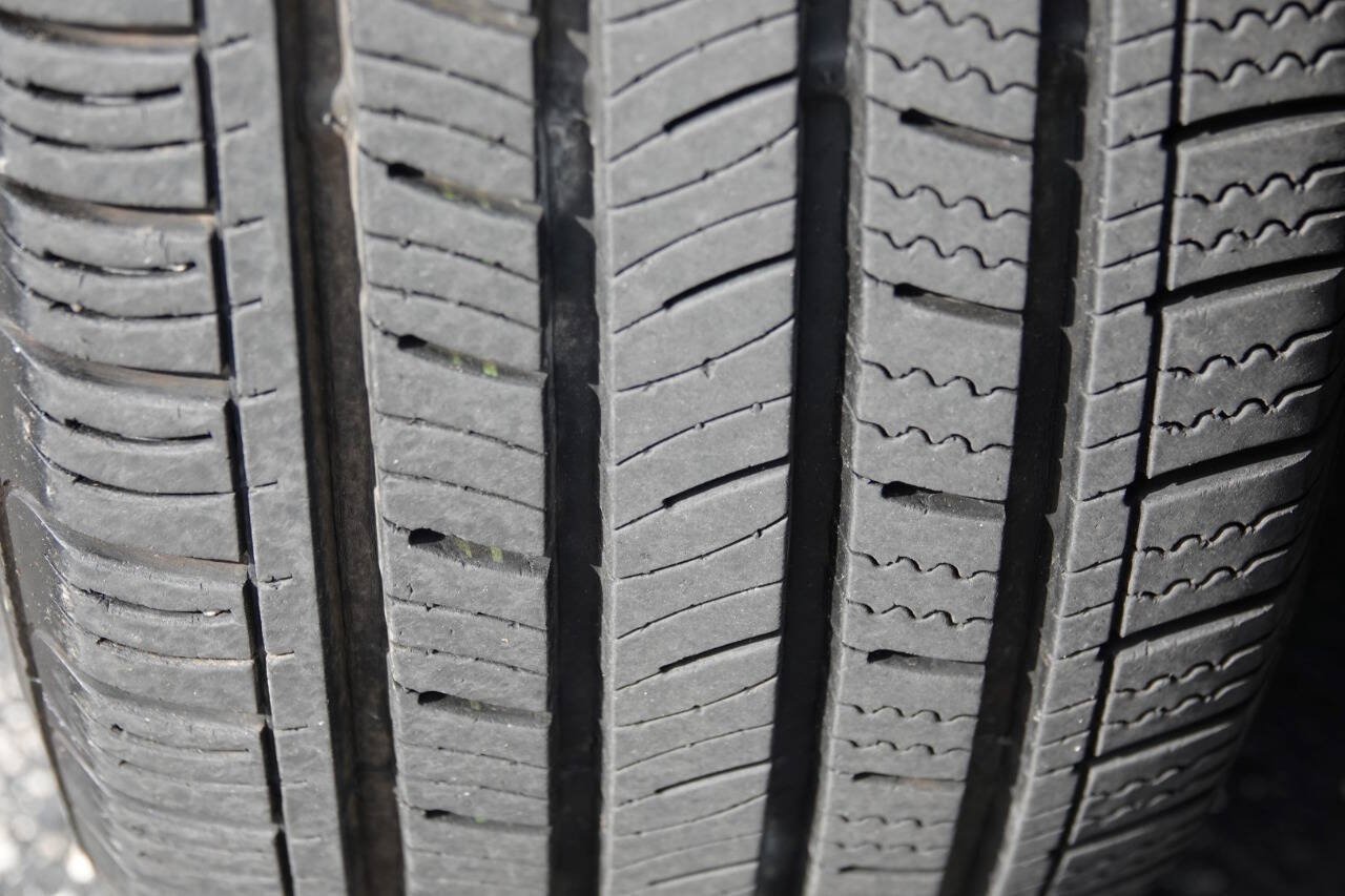 Used 1999 Toyota Avalon XLS FWD image 13