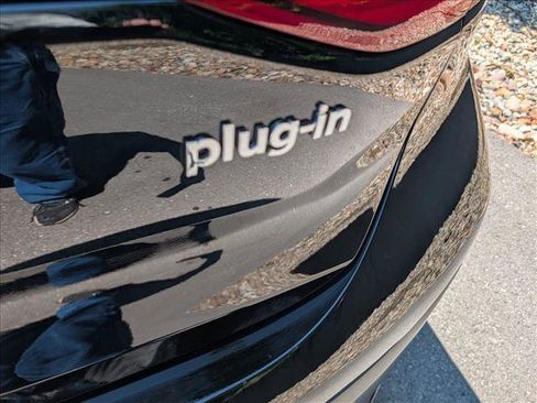 Used 2019 Hyundai Ioniq Plug-In Hybrid FWD image 18