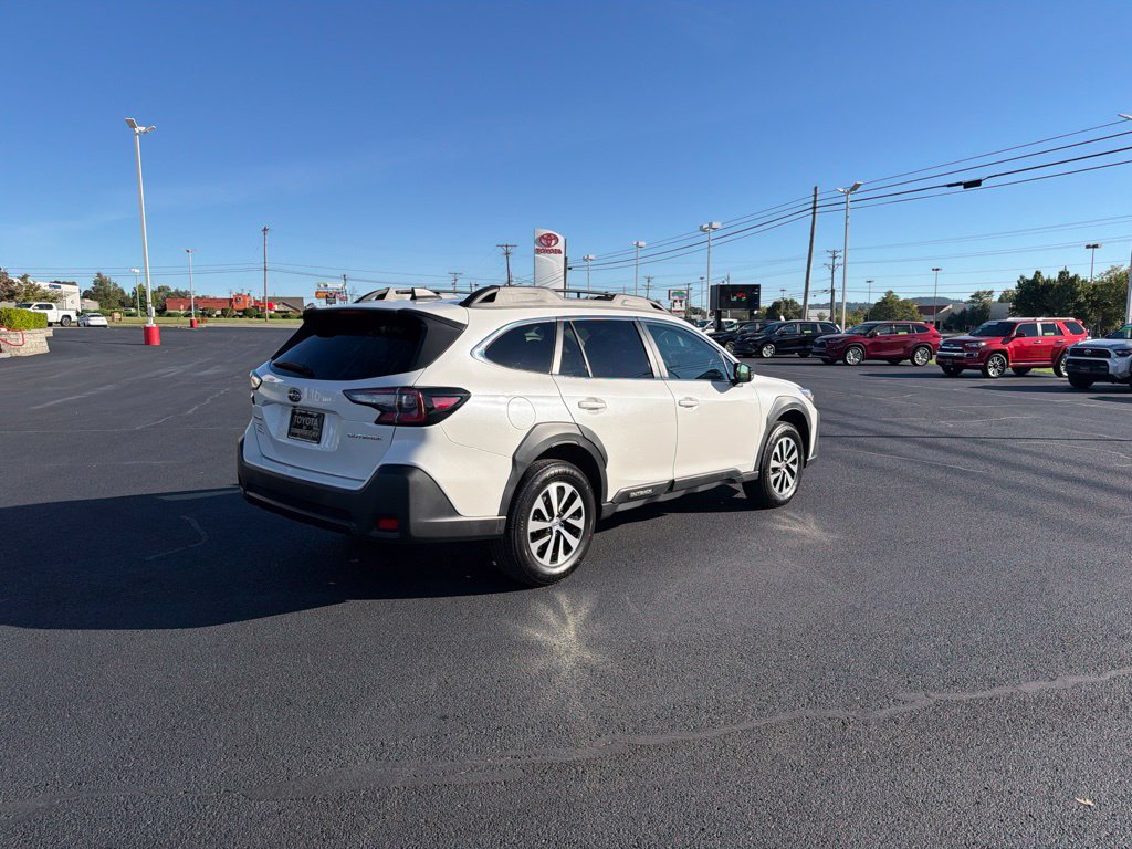 Used 2024 Subaru Outback Premium AWD/4WD image 3