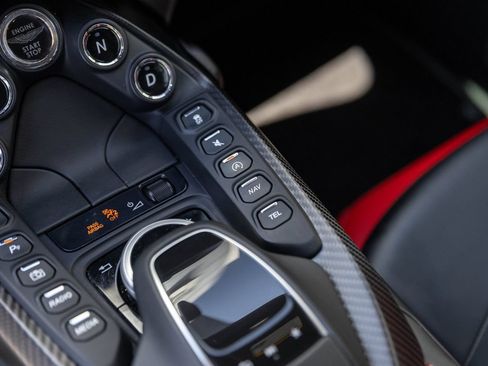 Used 2019 Aston Martin V8 Vantage Coupe RWD image 37