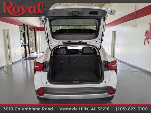 Used 2024 Chevrolet Trax LT w/ Driver Confidence Package image 12