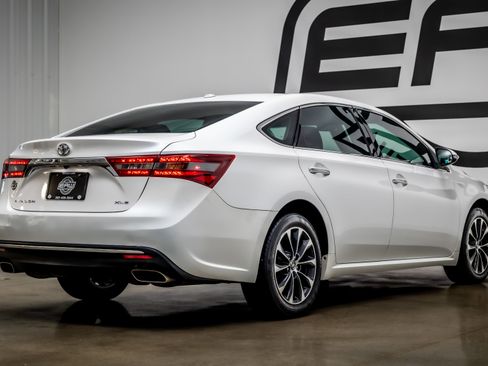 Used 2016 Toyota Avalon XLE image 30