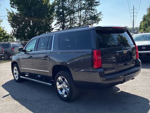 Used 2017 Chevrolet Suburban LT w/ LT Signature Package AWD/4WD image 2