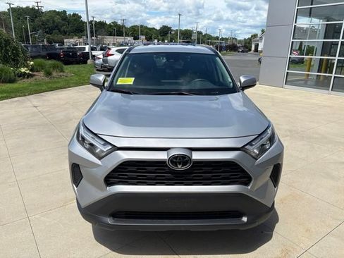 Used 2025 Toyota RAV4 XLE AWD/4WD image 2