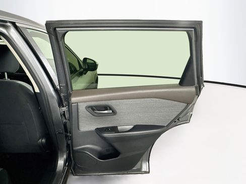 Used 2023 Nissan Rogue SV FWD image 28