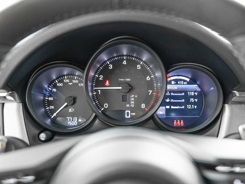 Certified 2026 Porsche Macan AWD/4WD image 18