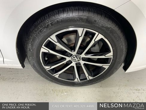 Used 2024 Volkswagen Jetta Sport image 10