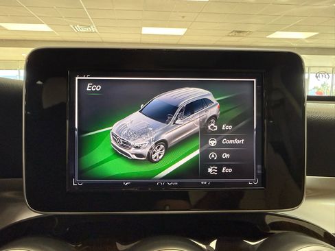 Used 2018 Mercedes-Benz GLC 300 4MATIC image 17