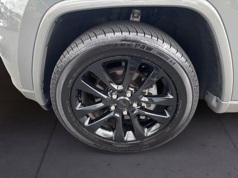Used 2020 Jeep Grand Cherokee Altitude AWD/4WD image 9
