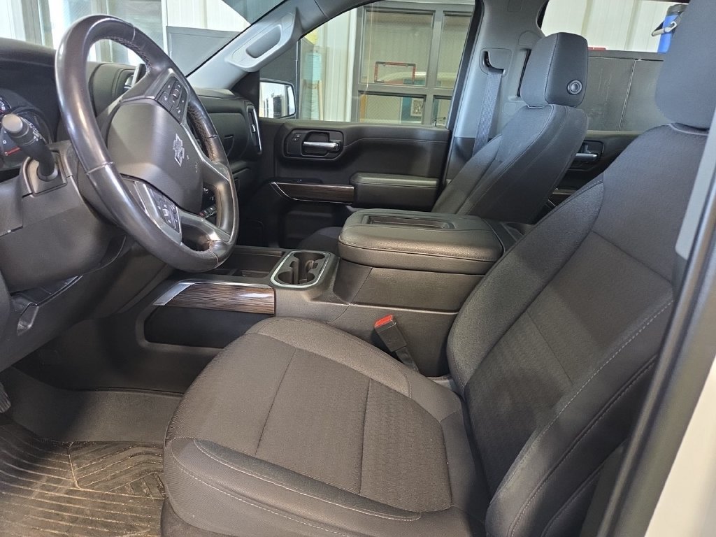 Used 2022 Chevrolet Silverado 1500 RST w/ Safety Package AWD/4WD image 5