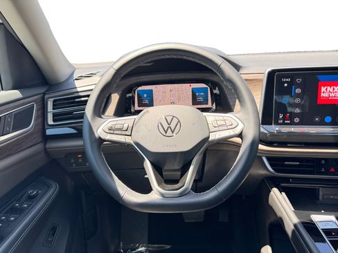 Used 2024 Volkswagen Atlas SEL AWD/4WD image 12