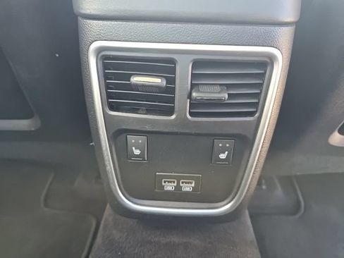 Used 2018 Chrysler 300 Limited AWD/4WD image 27