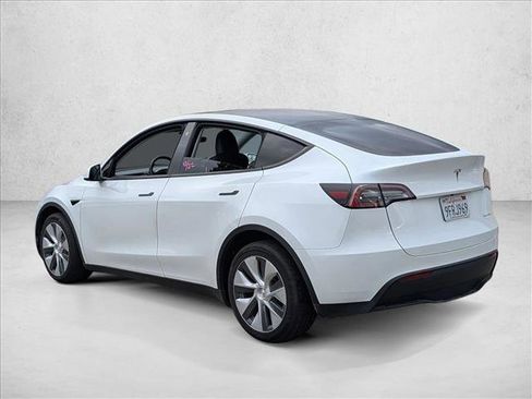 Used 2023 Tesla Model Y Long Range image 7