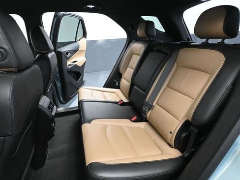 Used 2022 Chevrolet Equinox Premier AWD/4WD image 39