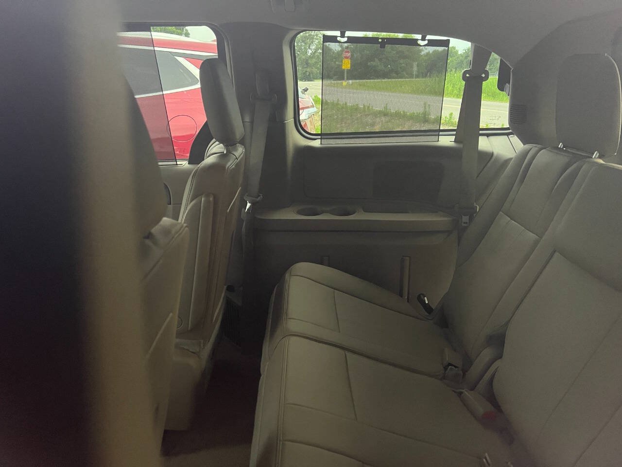 Used 2016 Chrysler Town & Country Touring w/ Driver Convenience Group FWD image 10
