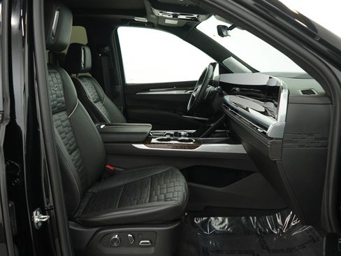 Used 2025 Cadillac Escalade Sport Platinum AWD/4WD image 10