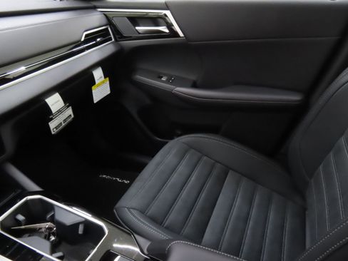 New 2025 Mitsubishi Outlander SE image 19