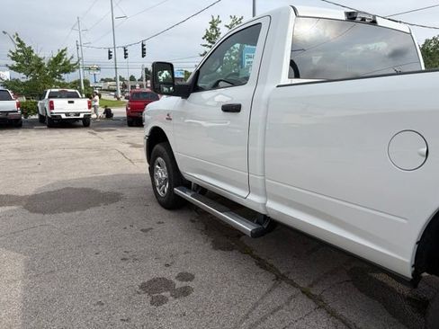 Used 2024 RAM 3500 Tradesman w/ Chrome Appearance Group AWD/4WD image 4