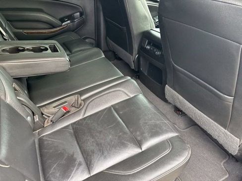 Used 2020 Chevrolet Suburban LT RWD image 36